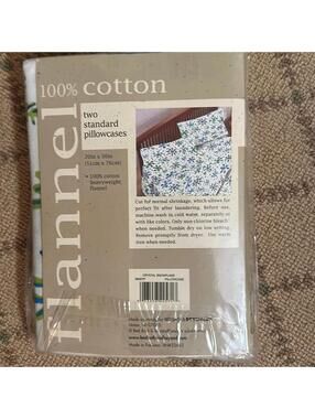 Bed Bath and Beyond Flannel Crystal Snowflake 2 standard pillowcases NWT